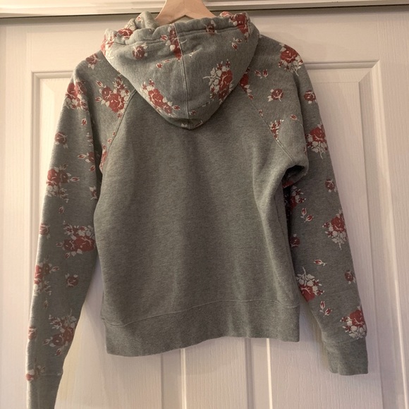 Excellent like new condition Obey Propaganda xs sweatshirt - Picture 3 of 4